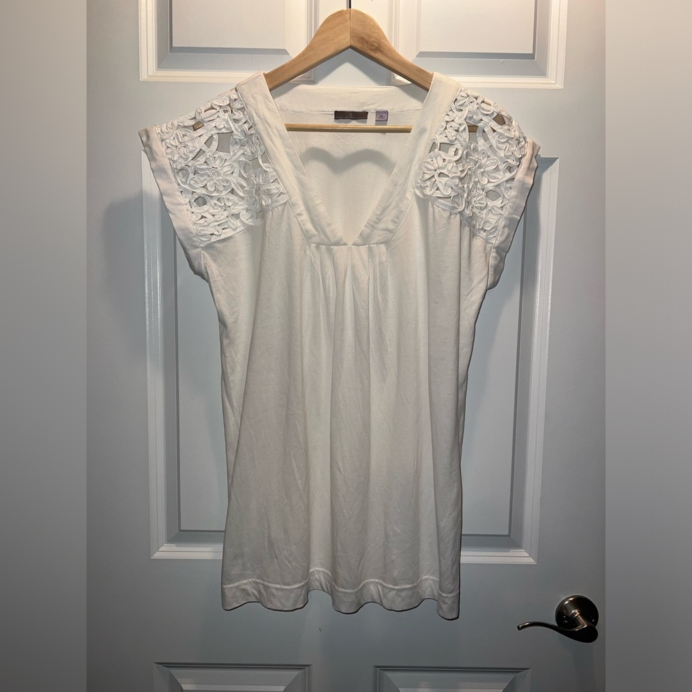 Cullen Women’s V Neck Tee‎ Size XL